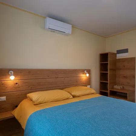 营地 Kamp Brda And *